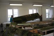 A jelikož i horní skryté nádraží je hotové, přišel na řadu významný počin, kdy se na své místo vrátil model se zahrádky!